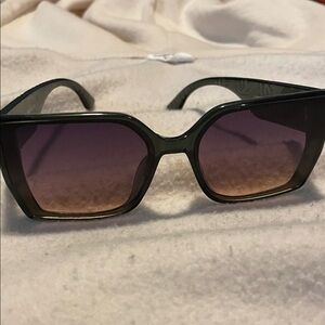 Elegant Black and Purple Sunglasses